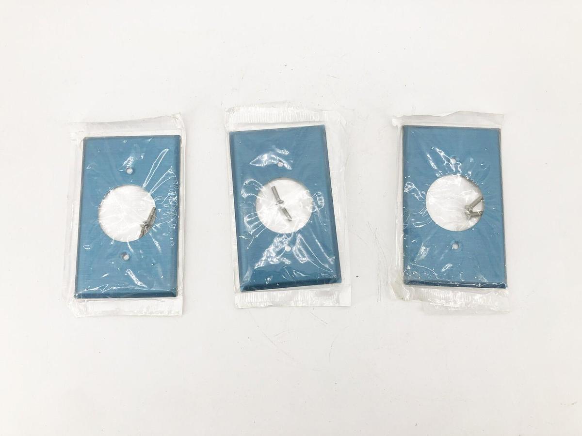 Lot of 3 New Leviton 104-84020-040 1-Gang Outlet Wall Plate Covers Stainless