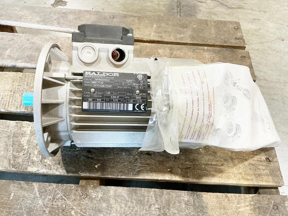 New Baldor MVM5300D-5 Electric Motor 575V 3440RPM 60Hz Type SMX71A2 - No Box
