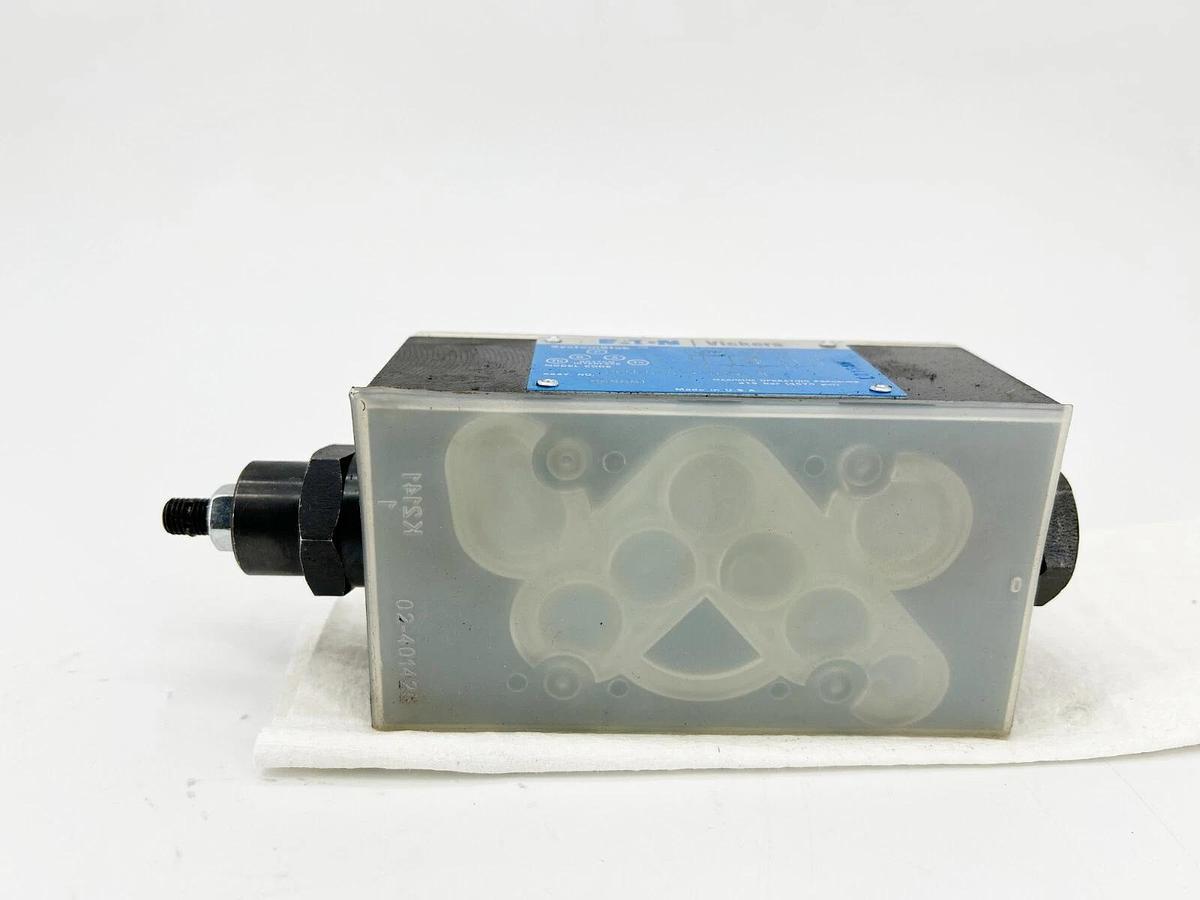 New Vickers DGMFN-5-X-B2W-30 Flow Control Valve 4570PSI 868881 - No Box
