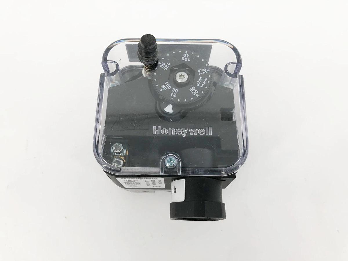 New Honeywell C6097A3038 Pressure Switch 1/4''NPT 12-60'' W.C. 84449330 - No Box