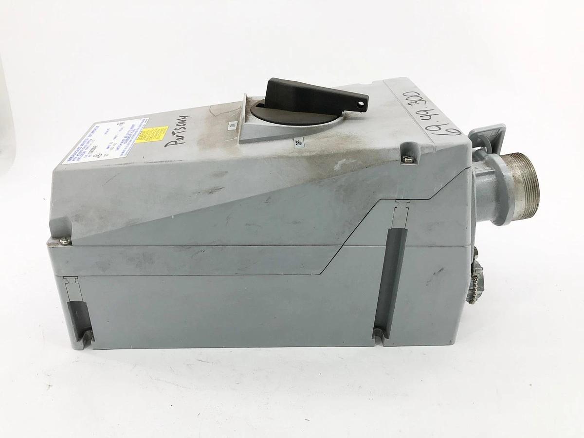 Used Eaton Crouse-Hinds CSR33542 Interlocked Arktite Receptacle (For Parts Only)