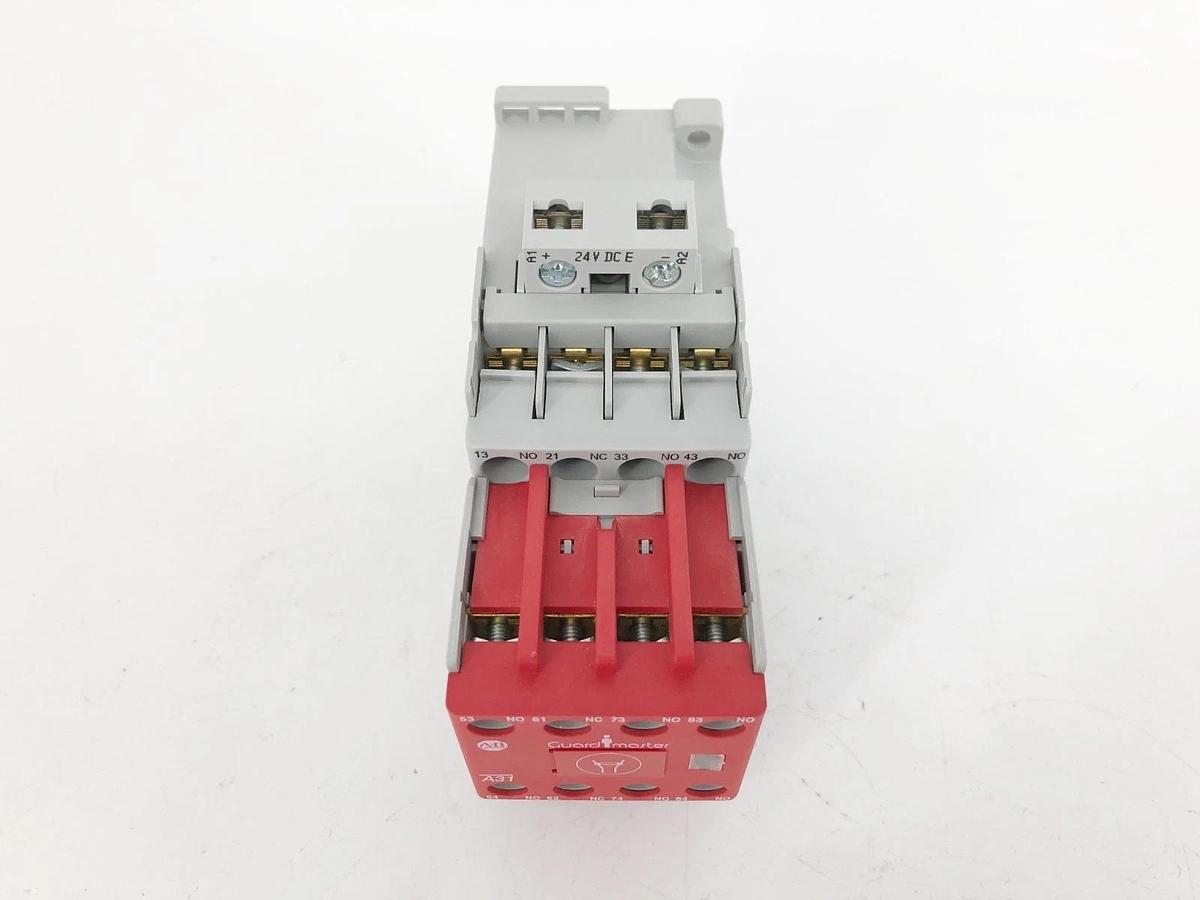 New Allen Bradley 700S-CF620EJC Ser. A Safety Control Relay 24VDC