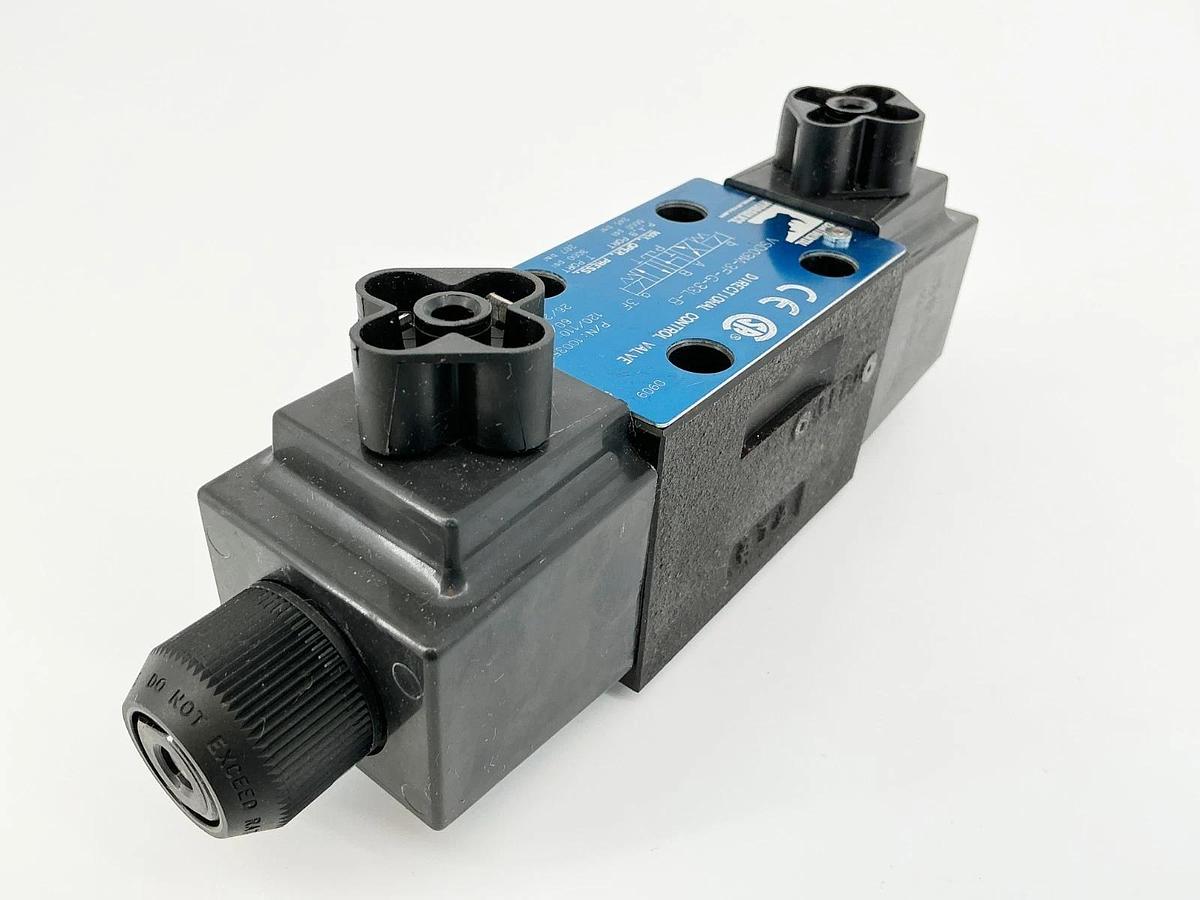 New Continental Hydraulics VSD03M-3F-G-33L-B Directional Control Valve 120V 26W