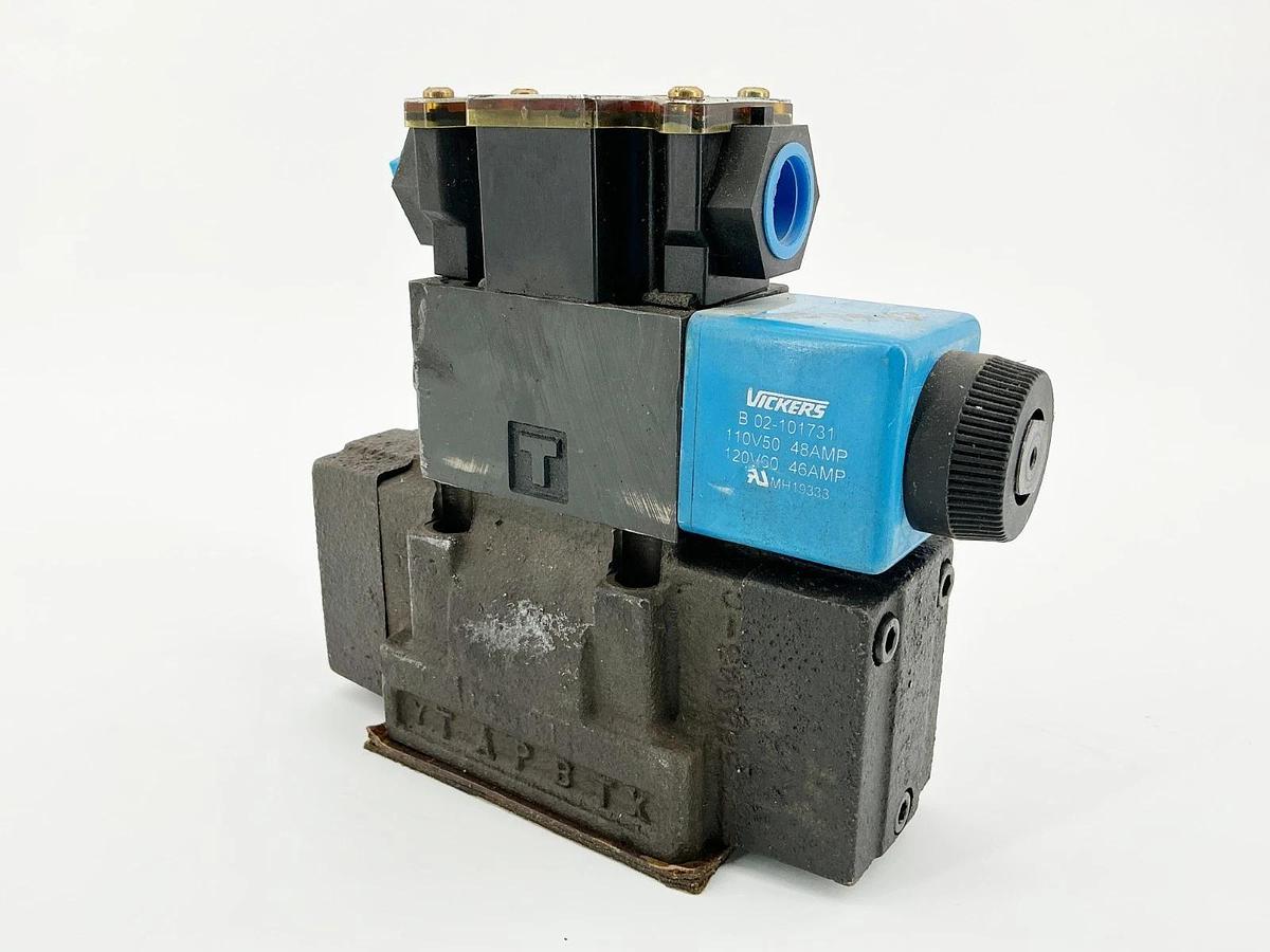 New Vickers DG5S4-022A-T-M-FW-B5-20 Solenoid Valve 120V 02-127375 - No Box