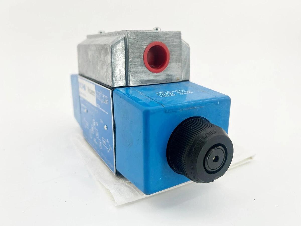 New Eaton DG4V4-012C-M-W-B5-10 Solenoid Valve 4500PSI 310Bar 02-337076 - No Box