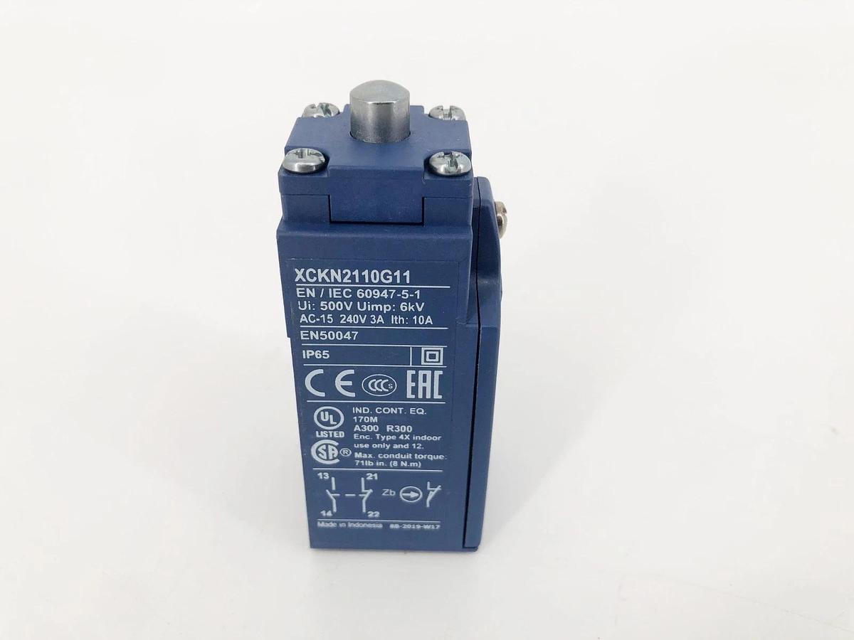 New Telemecanique XCKN2110G11 Limit Switch AC-15 240V 3A Ith: 10A - No Box