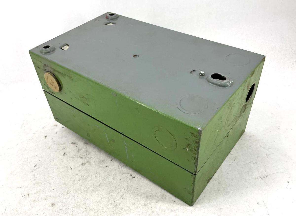 Used Cutler-Hammer C325KAL1 Enclosure w/ A10BG0 Ser A1 Starter 3Ph 18A 480V 50/60HZ