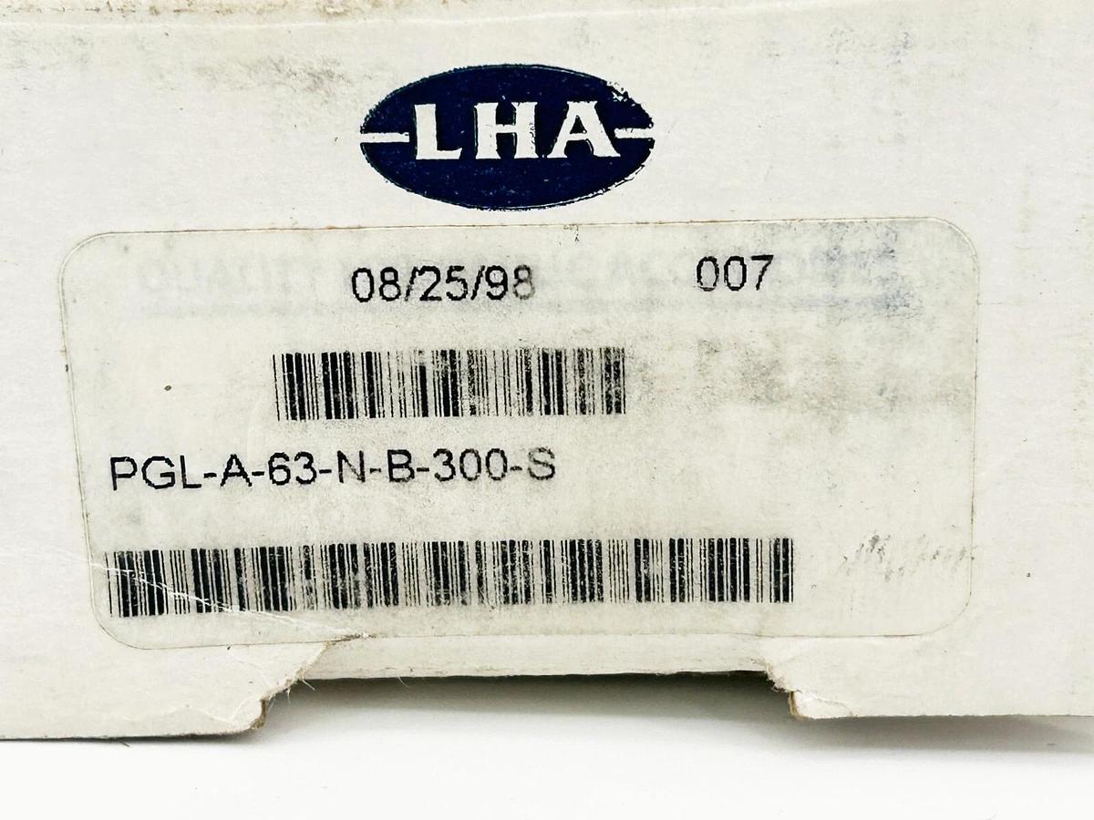 New LHA PGL-A-63-N-B-300-S Pressure Gauge 300PSI 20Bar .25"NPT Glycerin Filled