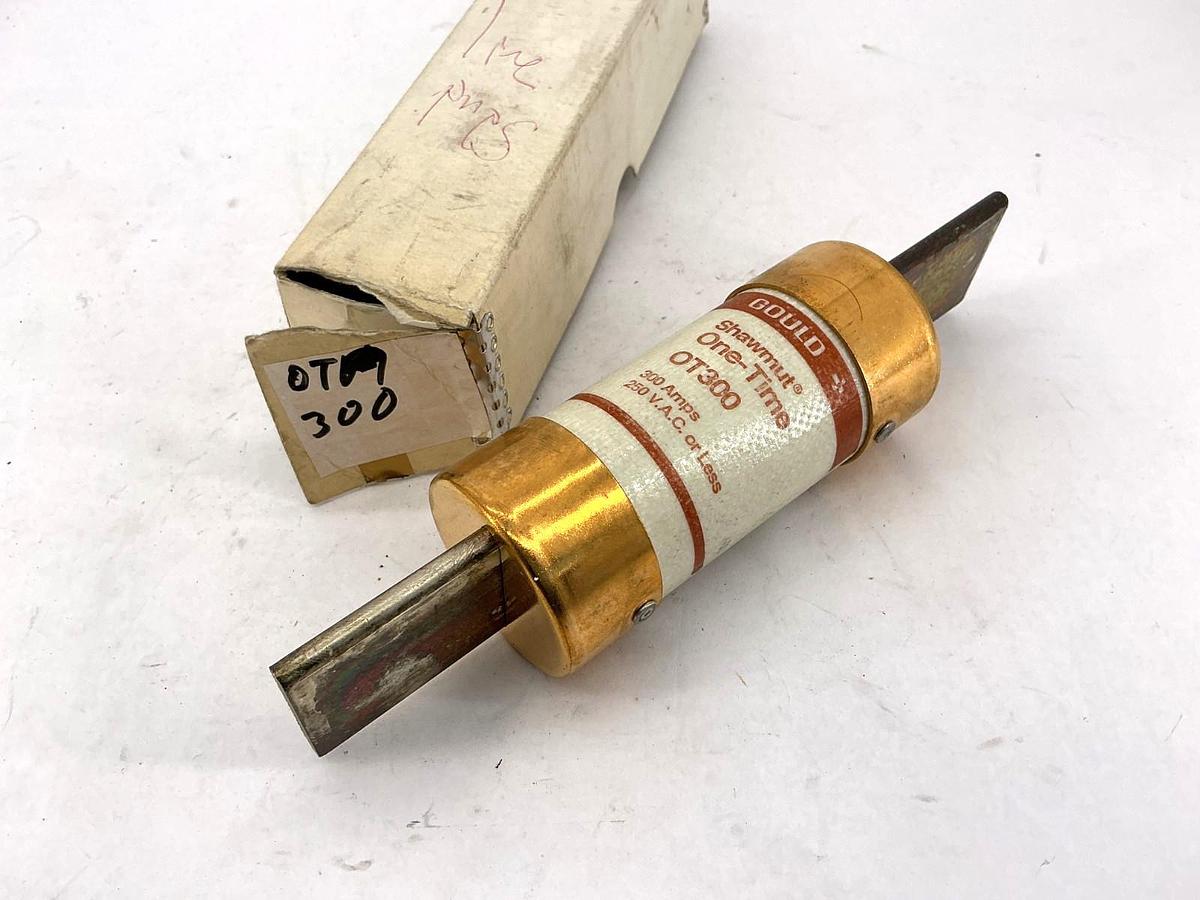 New Gould Shawmut OT300 One-Time Class K5 Fuse 300A 250V