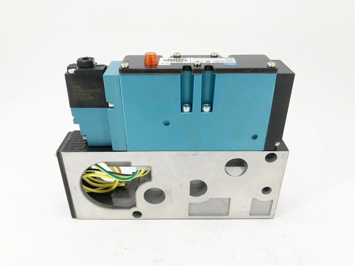 New MAC Valves 93A-AAB-CJA-DM-DDAP-2DG Solenoid Valve 120psi 24VDC Coil