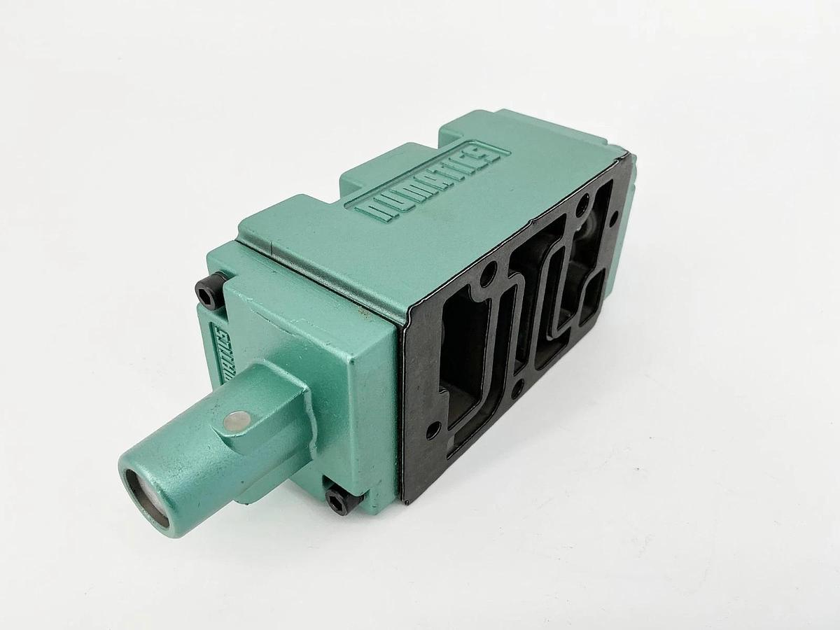 New Numatic 554JJ500O Solenoid Valve 150PSIG