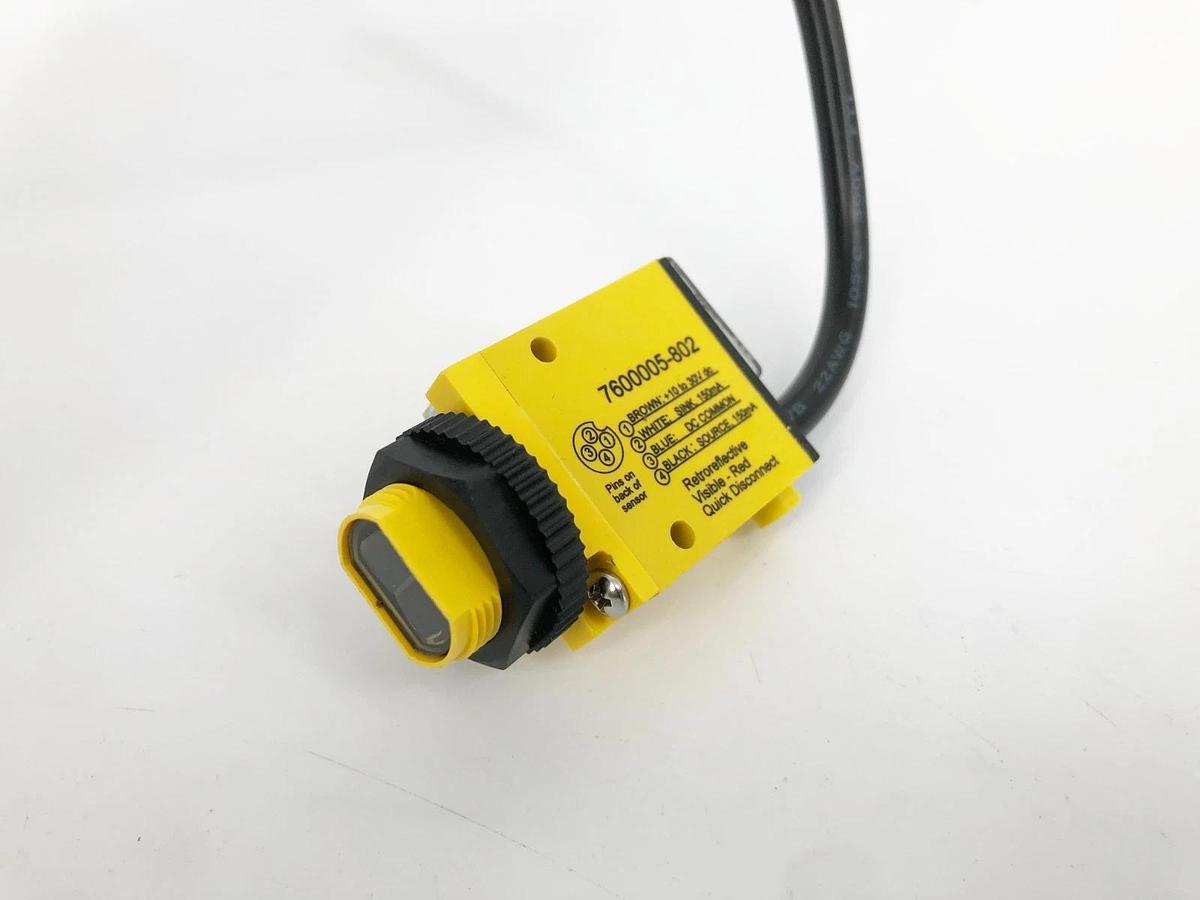 New Banner Engineering 7600005-802 Photoelectric Sensor 10-30VDC - No Box