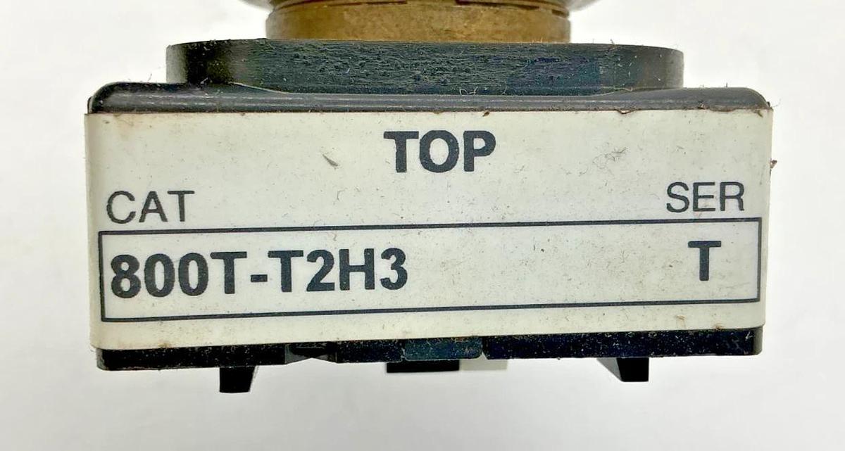 Used Lot of 2 Allen Bradley 800T-T2H3 Ser T Toggle Switch 2-Way MISSING HANDLE CAP