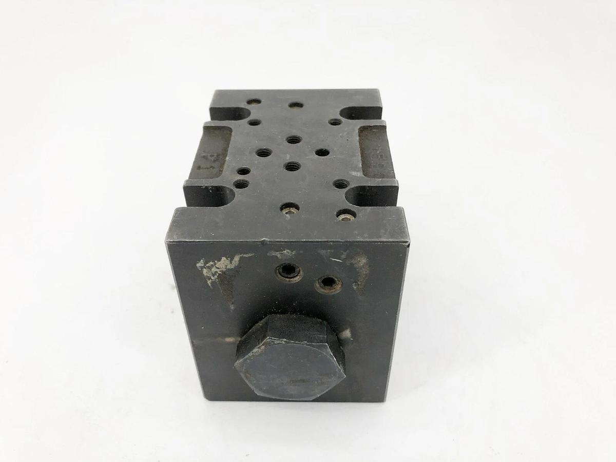 Used Parker D31VW4C4NYCF7-75 Hydraulic Valve Body Only 5000psi