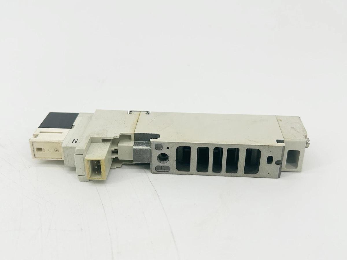 Used SMC VQ2100N-5B Pneumatic Solenoid Valve 24VDC Coil
