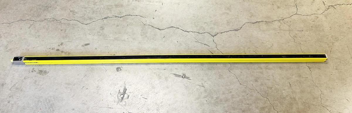 Used Leuze MLC520R30-1500 MLC Receiver Safety Light Curtain TType 4 MLC 500 Series