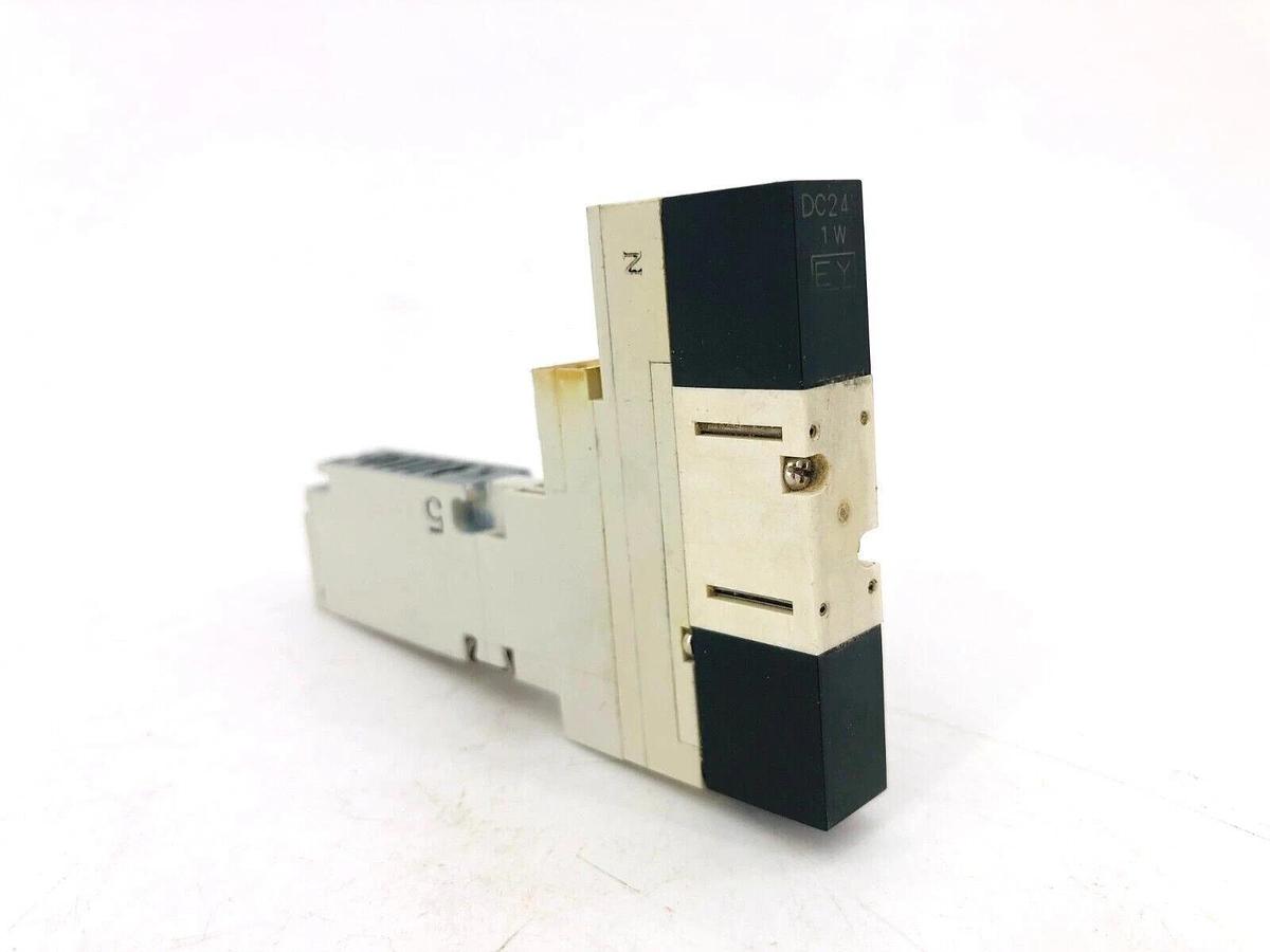 Used SMC VQ1501NR-5  Solenoid Valve Base Mounted 5 Port