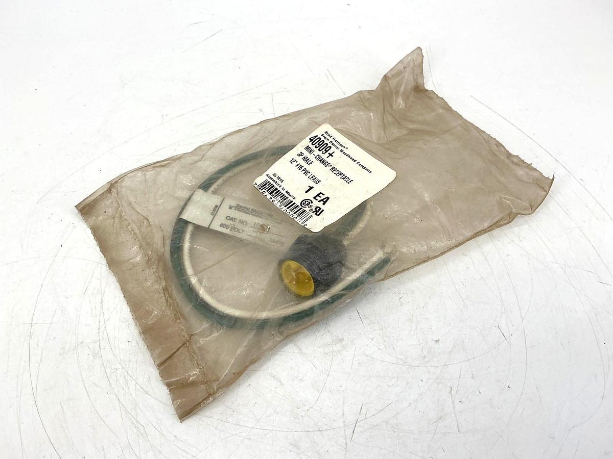 New Brad Connectivity 40909+ Mini-Change Receptacle 3P Male 13A 600V 40909