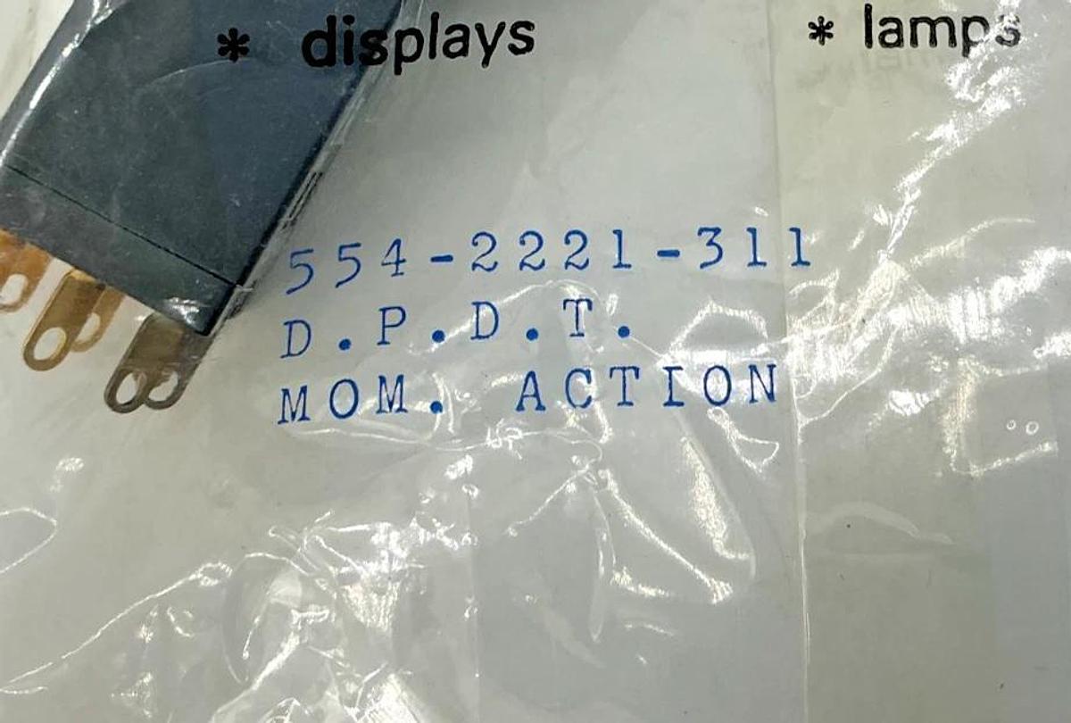 New Dialight 554-2221-311 Illuminated Pushbutton Lamp Holder 8-Pin 1A 125V