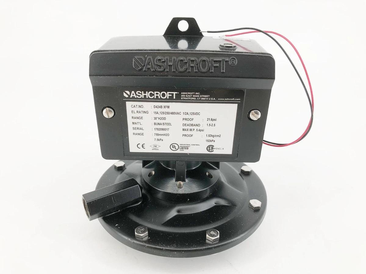 New Ashcroft D424B XFM Pressure Switch 30" H20D 15A 125/250/480VAC 1/2A 125VDC