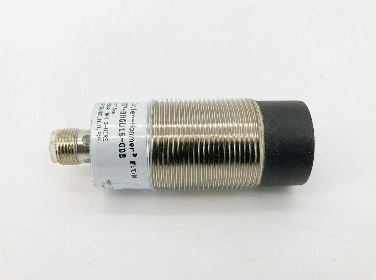 New Eaton E57-30GU15-GDB Proximity Sensor 15mm Range 10-30VDC - No Hardware