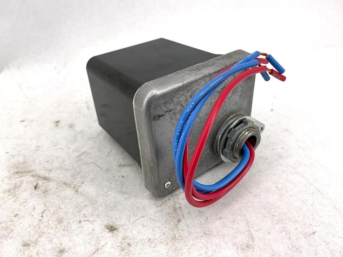 New Hubbell 257-151A7A Relay Coil Self-Enclosed 5-Moss 3-Wire 277V Coil 50/60HZ