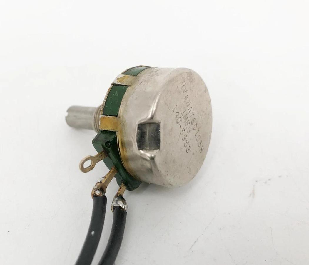 New Clarostat RV4NAYSD105B Potentiometer 1 MEG 140-5953 - No Box