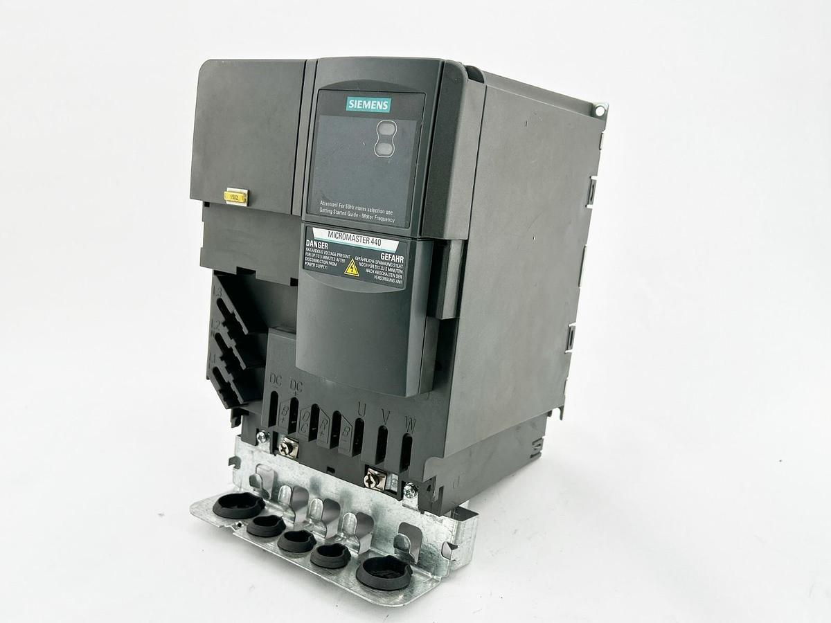 Used Siemens 6SE6440-2UE24-0CA1 AC Drive 440 5HP 6.1A 600V 2.2KW 63Hz - Missing Parts