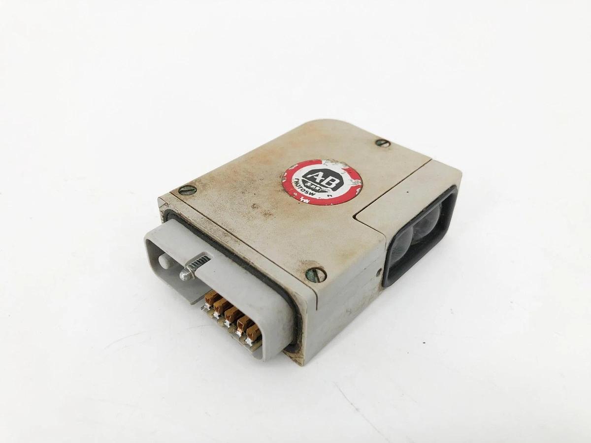 Used Allen Bradley 42LRC-5000 Retroreflective Diffuse Sensor Head (For Parts Only)
