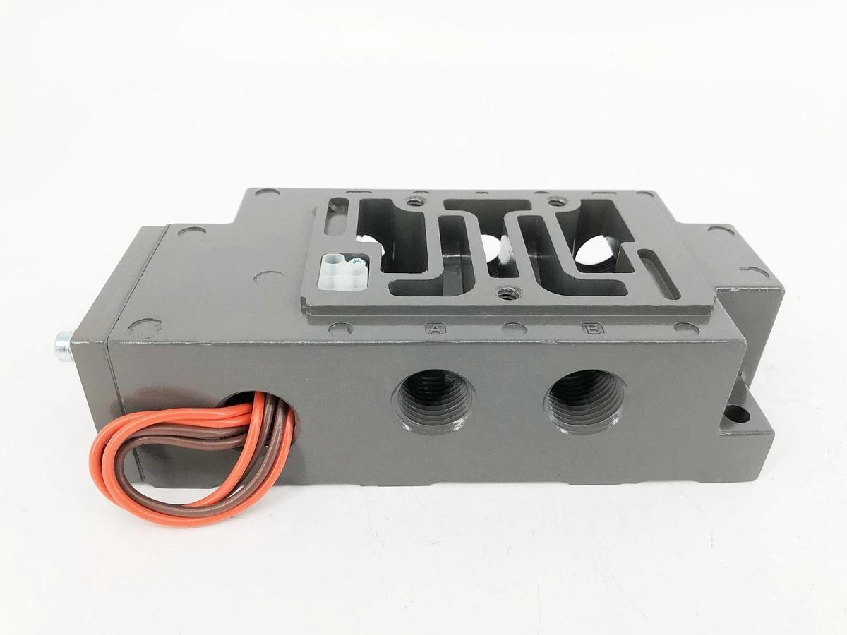 New Numatics 203-493 Pneumatic Base for MK55 Series 1/2" NPT - No Box