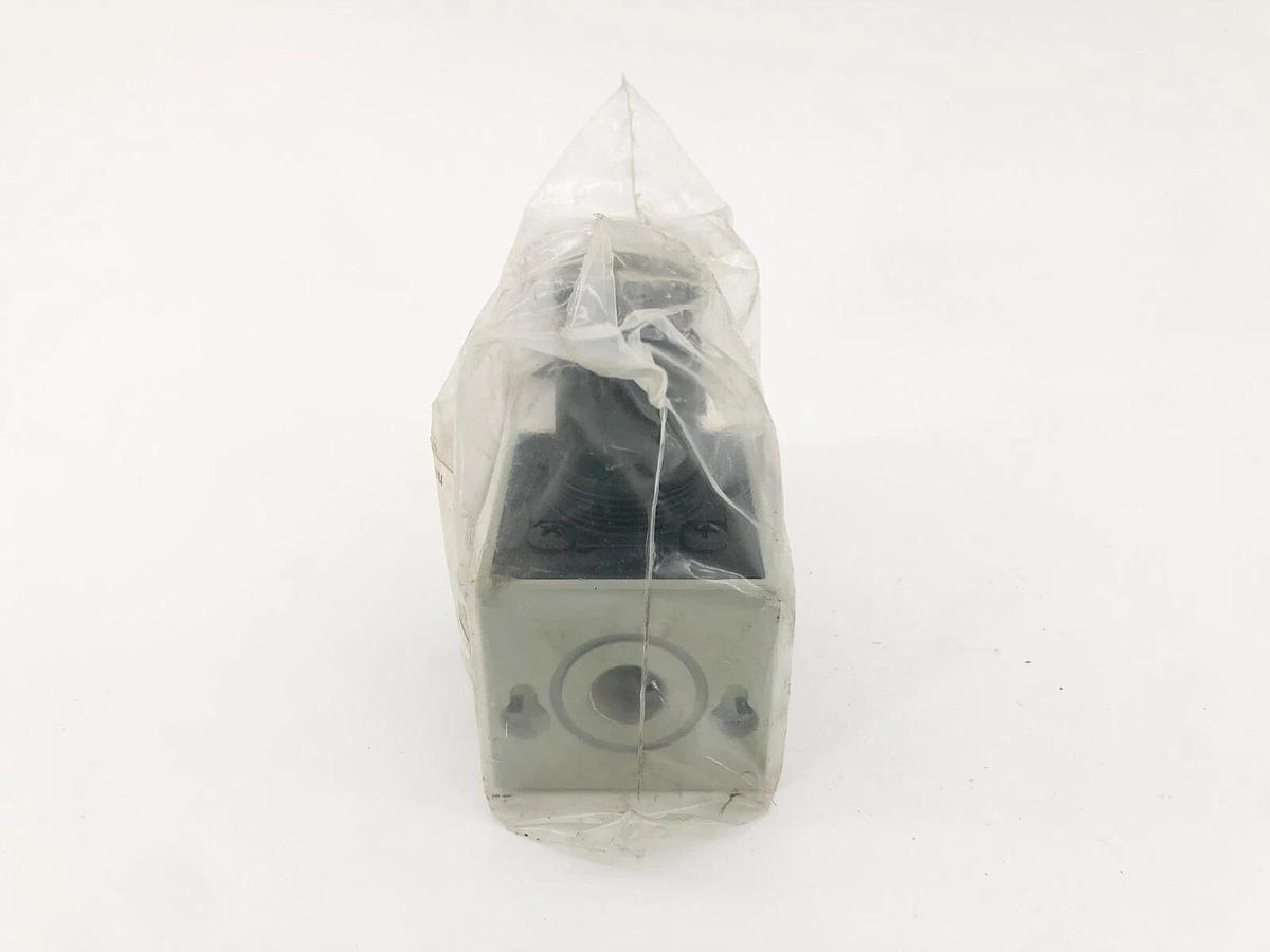 New Numatics R22R-02GLT Pressure Regulator 0-125psig 1/4" NPTF 3.8oz Bowl