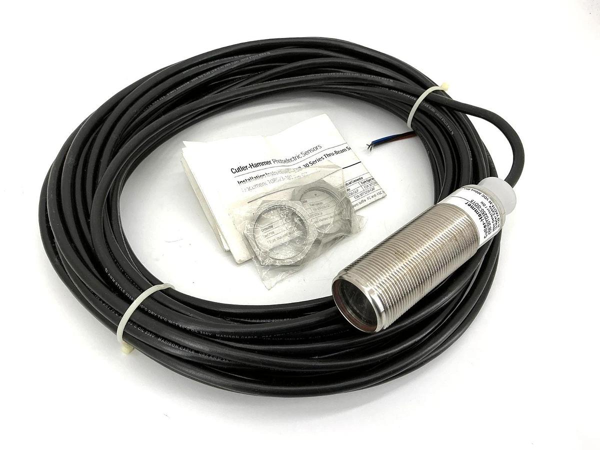 New Eaton Cutler-Hammer E58-30TD250-GD15 Ser A1 Photoelectric Sensor 132V No Box