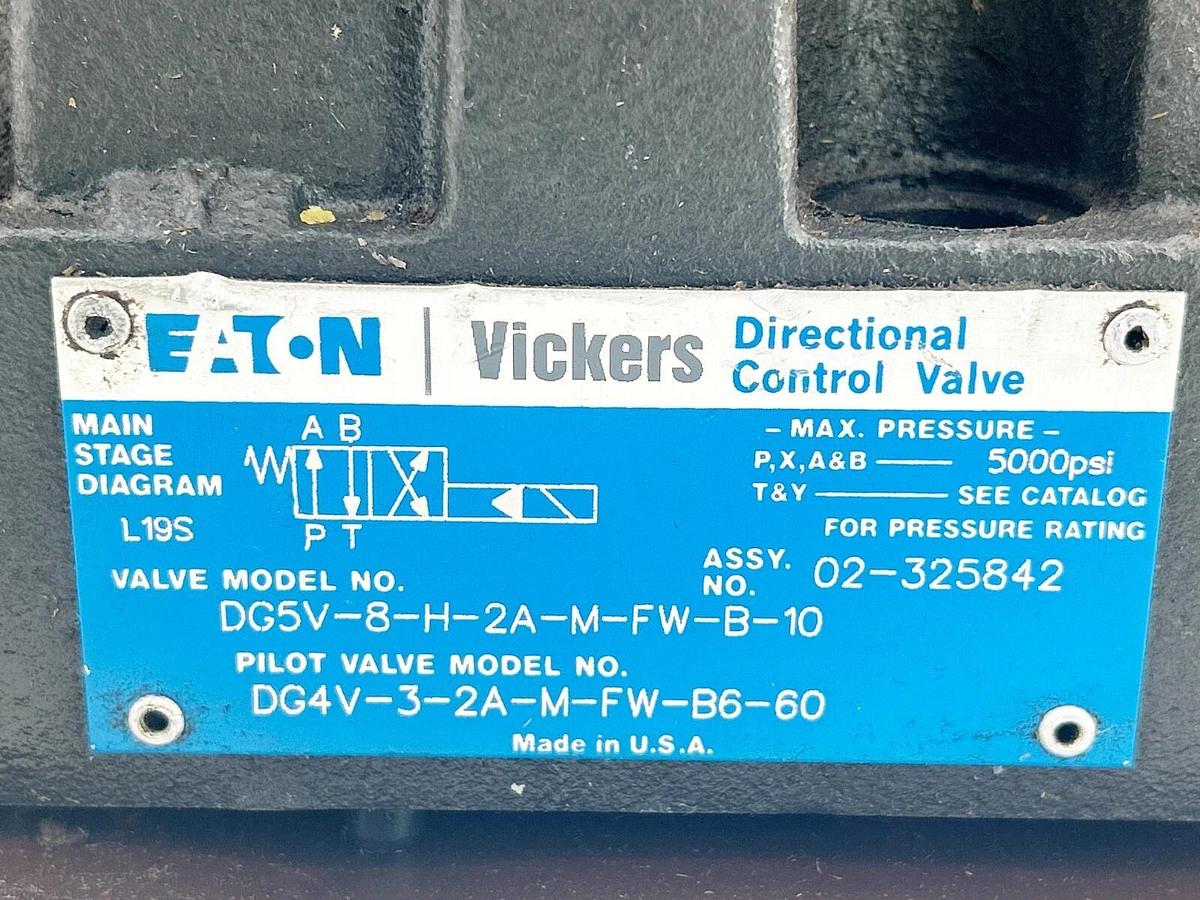 New Eaton DG5V-8-H-2A-M-FW-B-10 Directional Control Valve 02-325842 - No Box