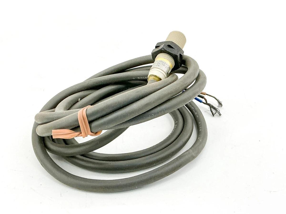 New Omron E2F-X2F1 Proximity Sensor 5mm Range 12-24VDC