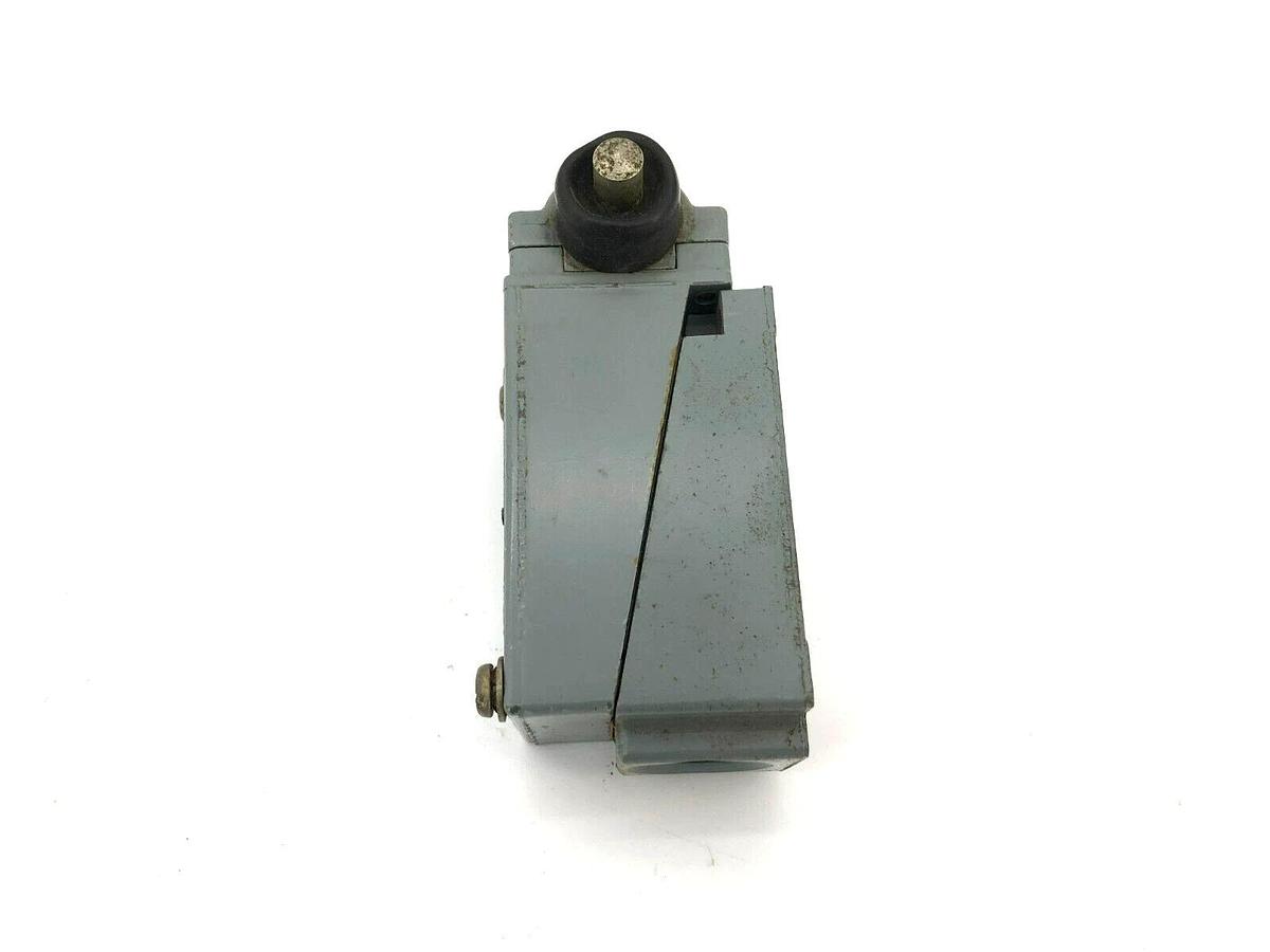 New Square D 9007-B54H Ser. A Limit Switch 10A 600V