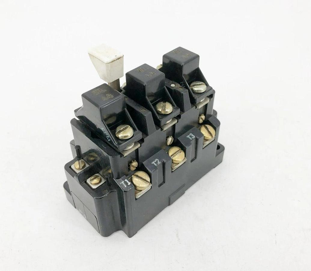 Used Allen Bradley X-243981 Overload Relay 600VAC W/ WL44 Heater Elements