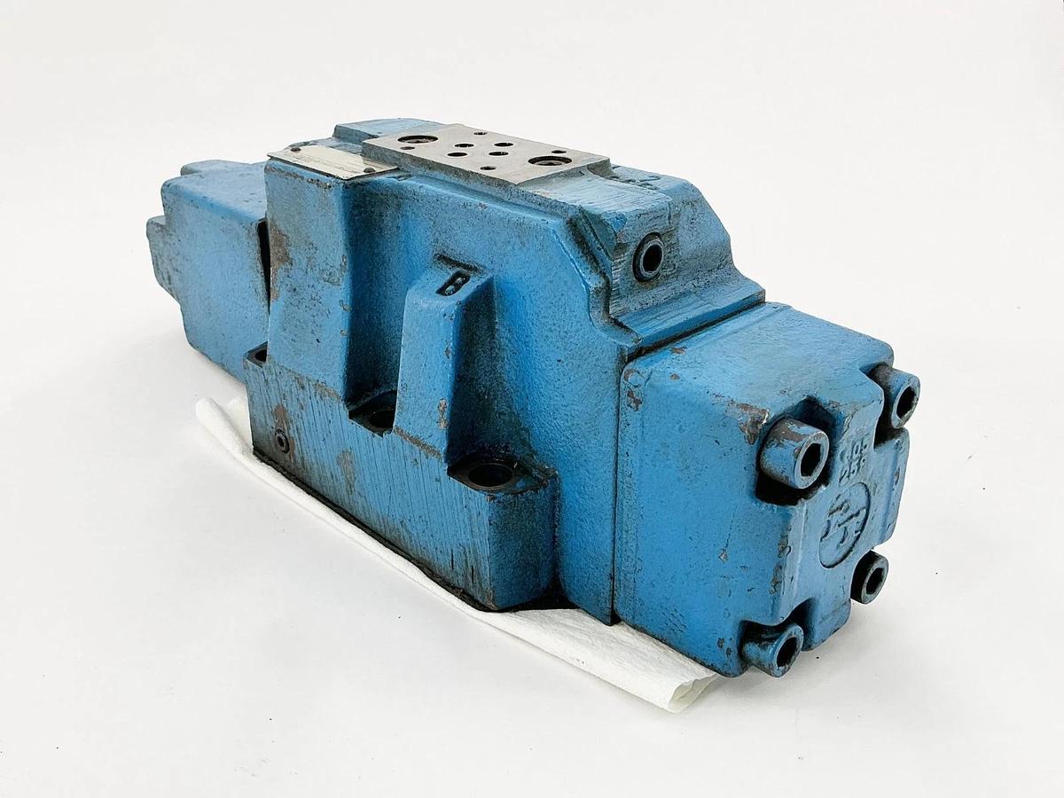 Used Rexroth 4WRZ25W1-325-50/6A24NETZ4/M Pilot Base Valve