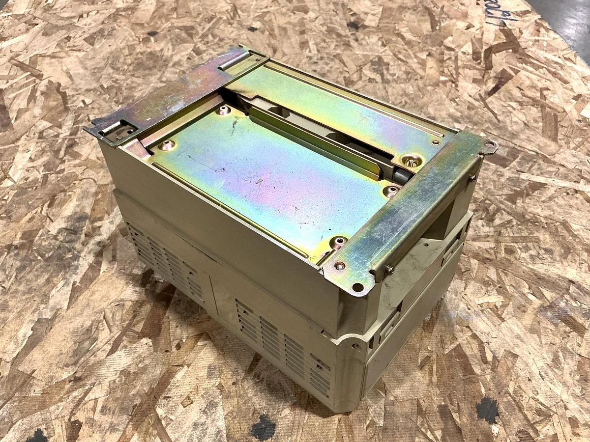 Used Yaskawa CIMR-P7U4011 Varispeed AC Drive 3PH 27A 380-480VAC 50/60HZ