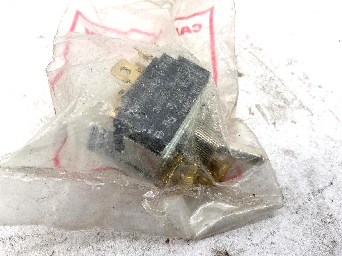 New Carlingswitch HK254-73XG Toggle Switch On/Off 15A 125/250V 3/4HP 4X208