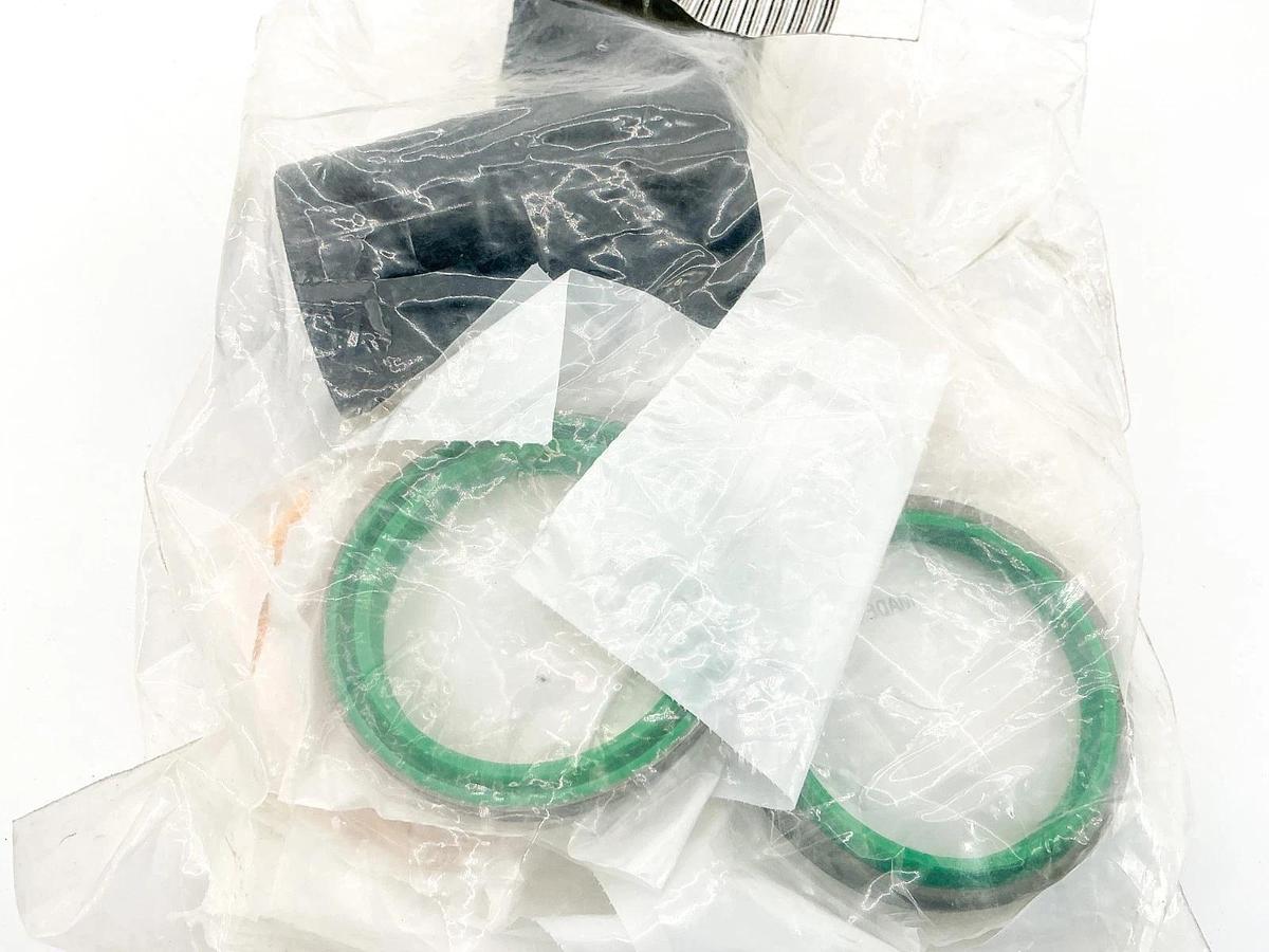 New Hyster 1595807 Steering CY Seal Kit