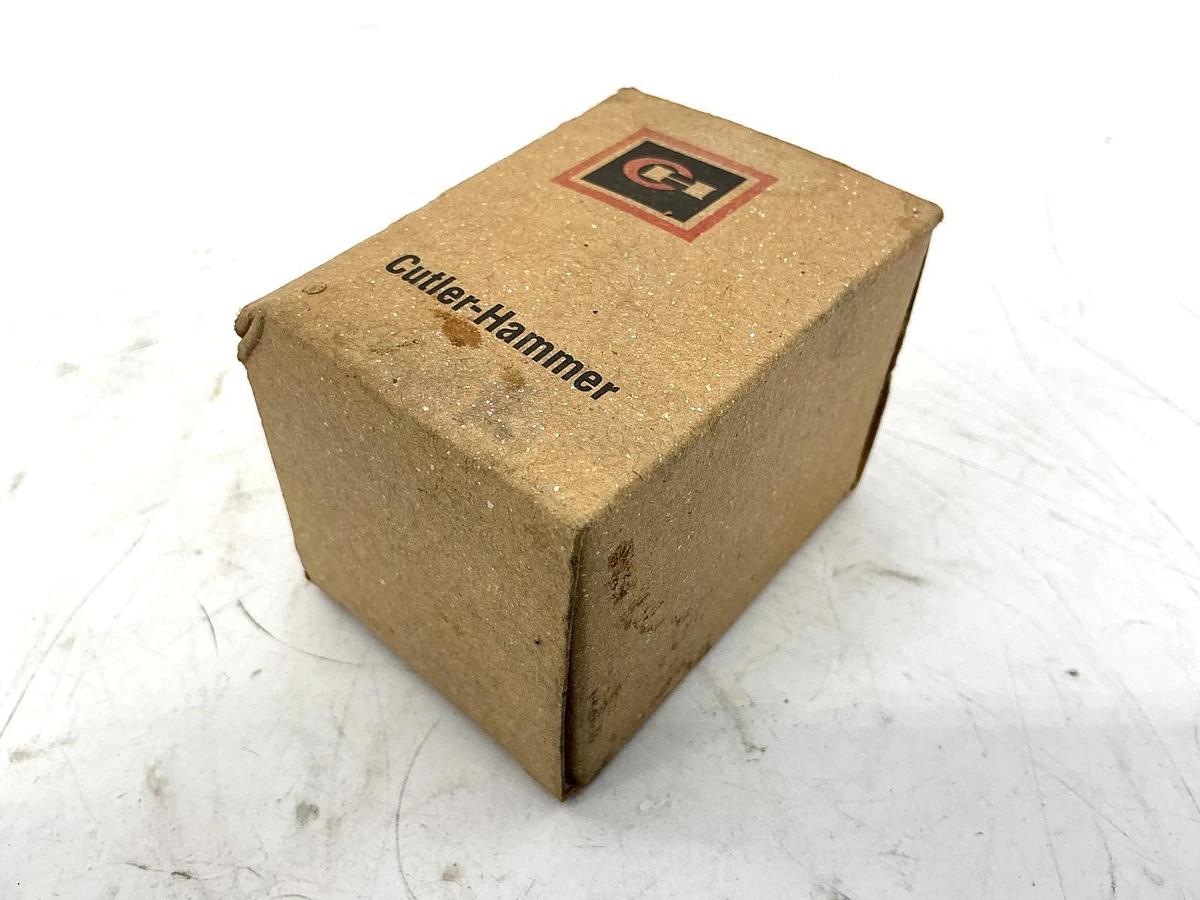 New Cutler-Hammer 10250T9 Ser A2 Push-Pull Oper Momentary Pull Maint Push