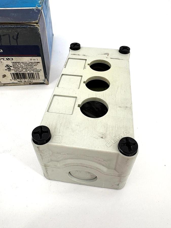 New GE General Electric P9EPE03 Thermoplastic Pushbutton Enclosure 3-Hole