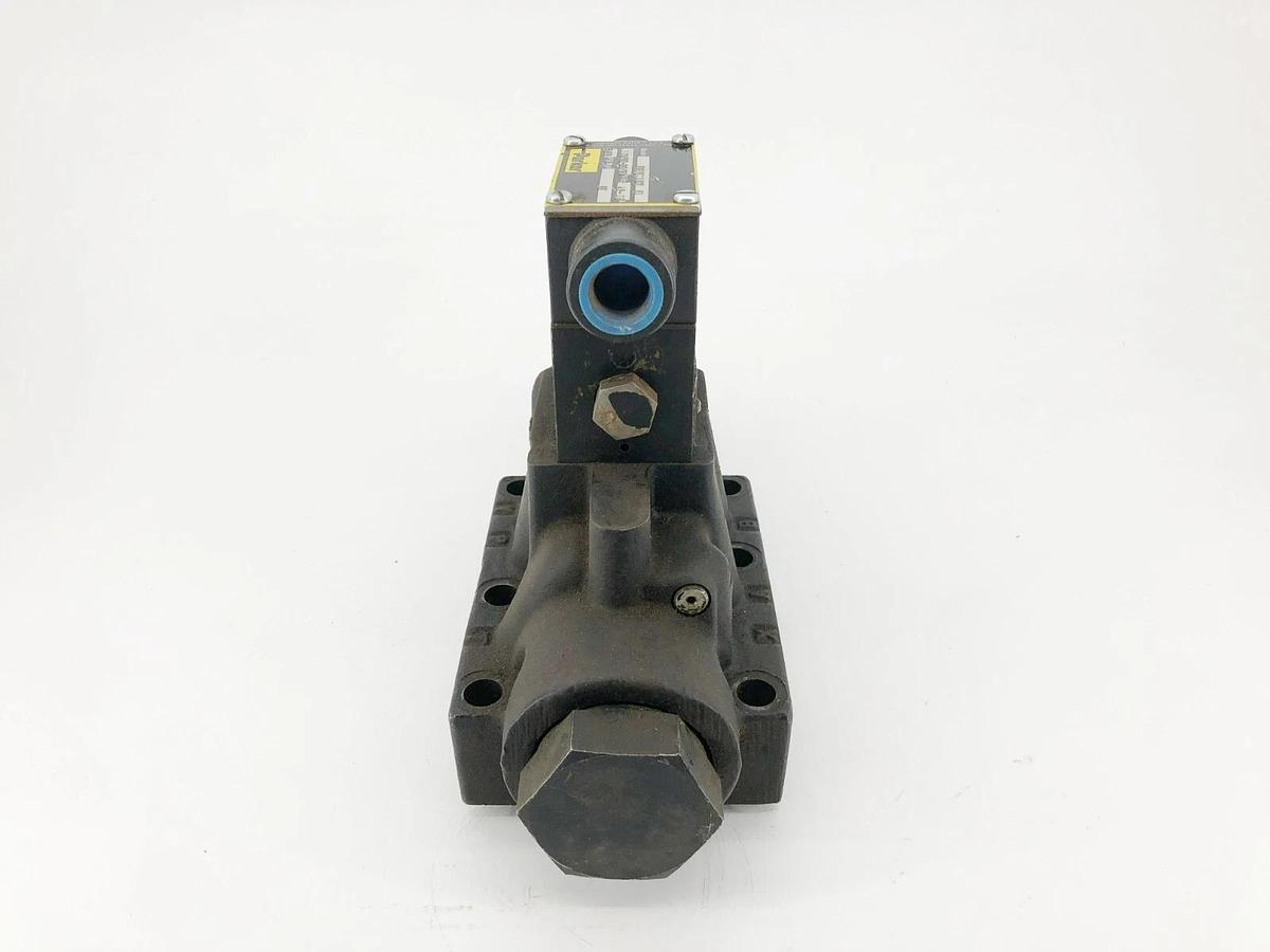 New Parker D61VW1B1Y 51 Directional Control Valve 120/60-110/50 .49-.58A 3000psi