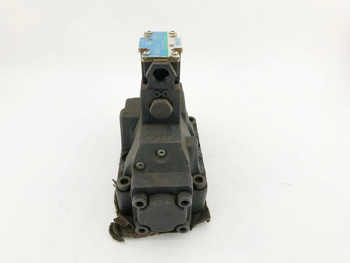 Used Vickers DG5S-8-2A-M-FW-B5-30 Solenoid Valve w/ DG4V-3S-2A-M-FW-B5-60