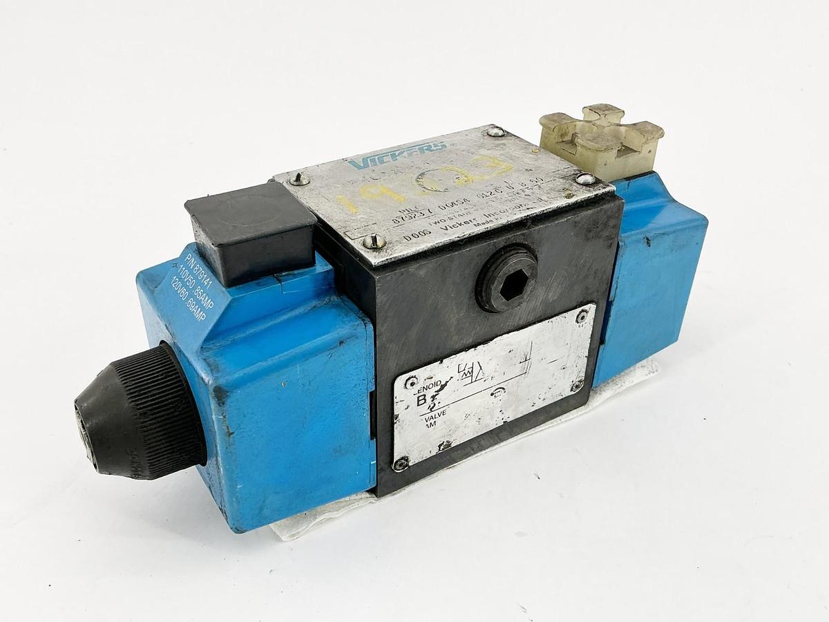 Used Vickers DG4S4-012C-U-B-60 Solenoid Valve 3600PSI 120V 879237
