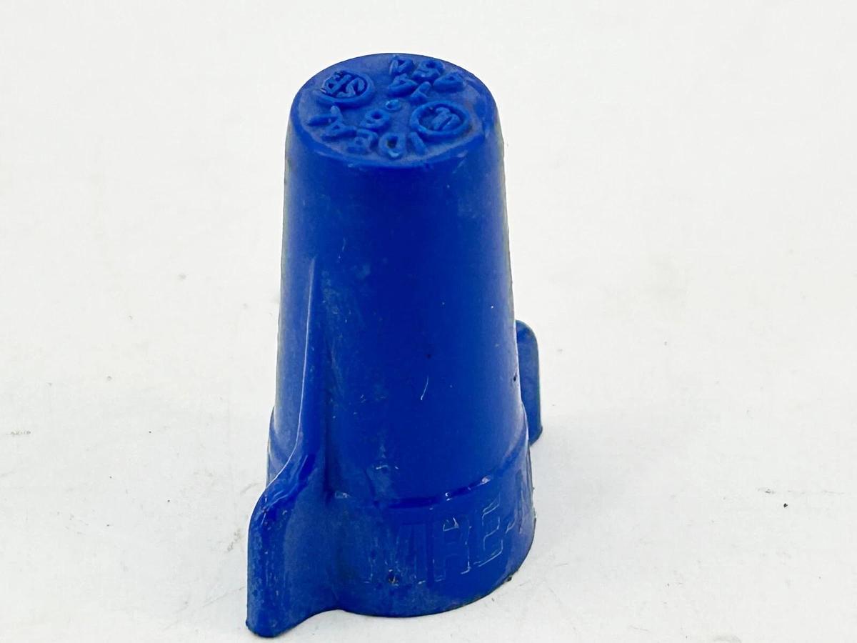 New Lot of 69 Grainger 4FA28 Wing Nut Wire Connector Blue 600V