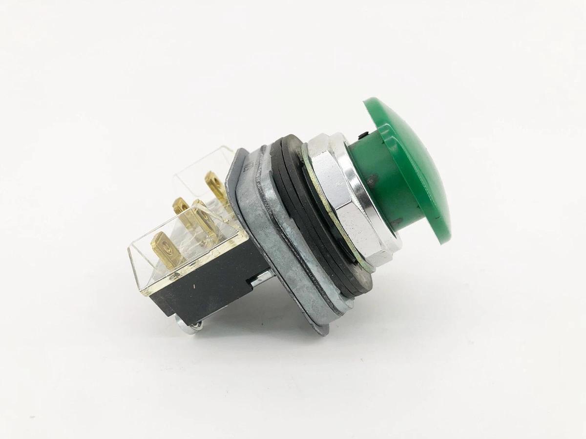 New Allen-Bradley 800T-D Ser. T Green Pushbutton Type 4 13 800T-XA - No Box