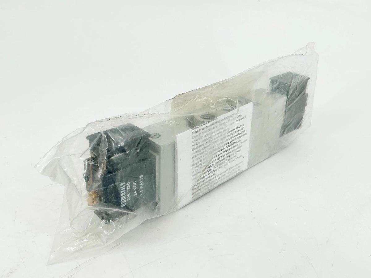 New Numatics L22BB652B017G61 Solenoid Valve 1/4" NPT 24VDC