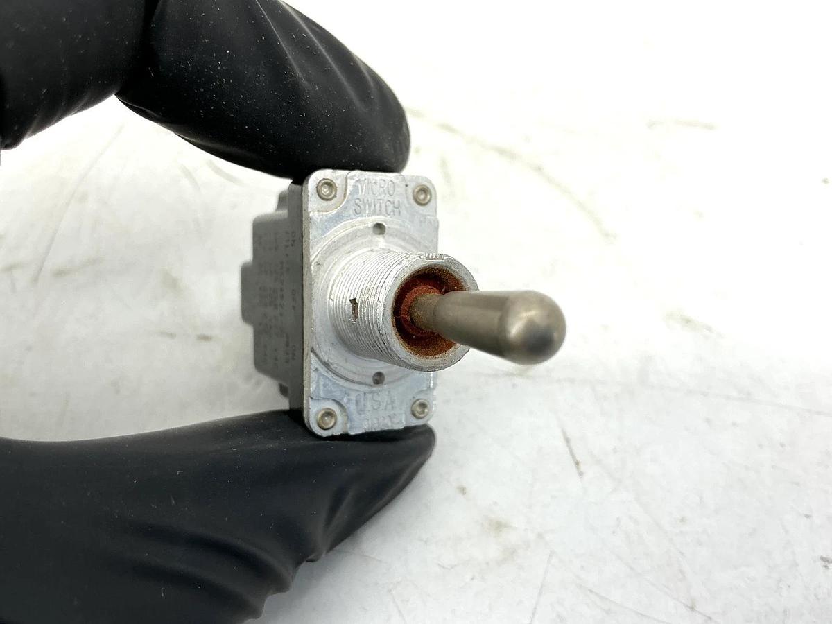 Used Microswitch MS24523-31 Toggle Switch On/Off 1/4HP 10A 277VAC 1TL1-5 MS2452331