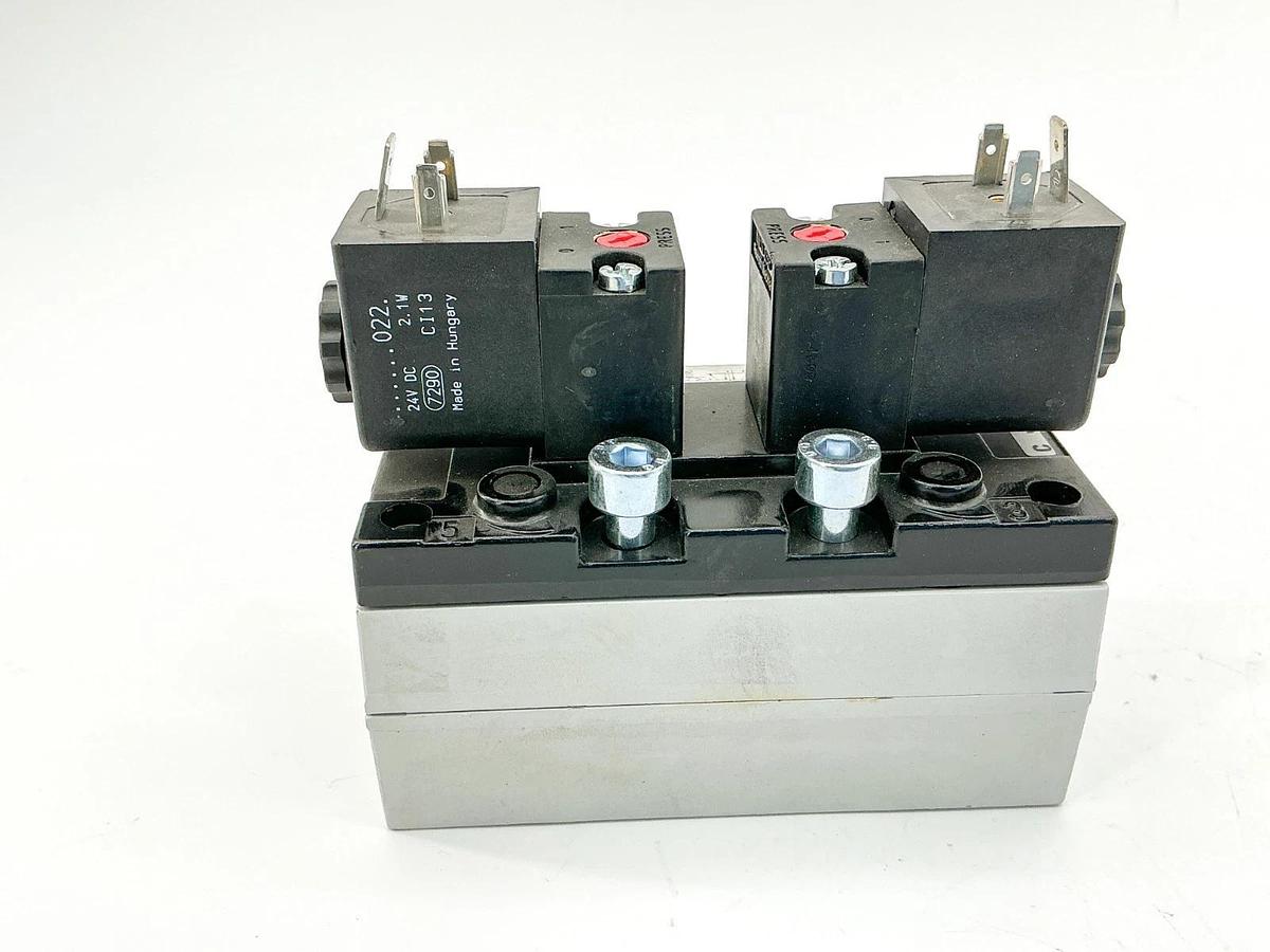 New Rexroth 5813290650 Solenoid Valve 4-Way 10Bar 24V - No Box
